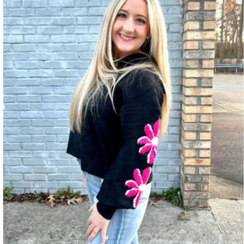ee:some Black and Pink Floral Quarter Zip Size M
